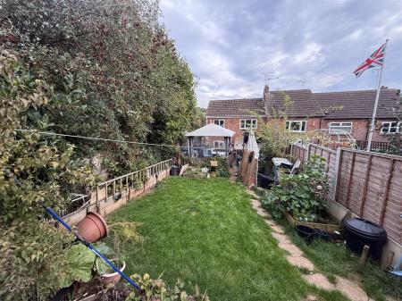2 bedroom Town house for sale in Wedgewood Close, Burton-On-Trent