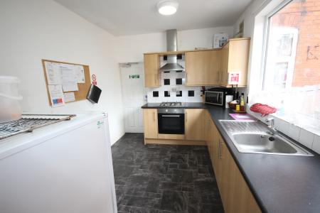 1 bedroom House share to let in Calais Road, Burton upon Trent, DE13