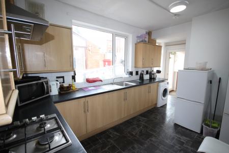 1 bedroom House share to let in Calais Road, Burton upon Trent, DE13