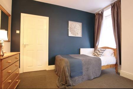 1 bedroom House share to let in Calais Road, Burton upon Trent, DE13