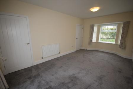 3 bedroom Detached house to let in Bath Road, Derbyshire, Castle Gresley, DE11