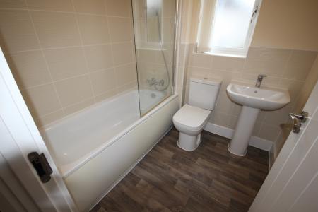 3 bedroom Detached house to let in Bath Road, Derbyshire, Castle Gresley, DE11