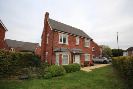 3 bedroom Detached house to let in Bath Road, Derbyshire, Castle Gresley, DE11