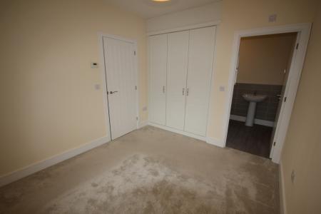 3 bedroom Detached house to let in Bath Road, Derbyshire, Castle Gresley, DE11