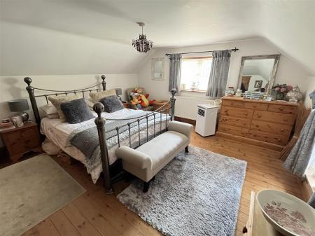 4 bedroom Cottage for sale in Nankirks Lane, Anslow, Burton-On-Trent