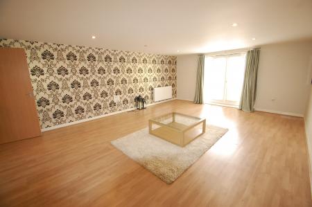 2 bedroom Duplex to let in Grants Yard, Staffordshire, Burton upon Trent, DE14
