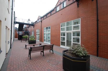 2 bedroom Duplex to let in Grants Yard, Staffordshire, Burton upon Trent, DE14