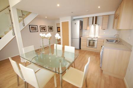 2 bedroom Duplex to let in Grants Yard, Staffordshire, Burton upon Trent, DE14