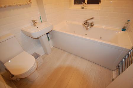3 bedroom Detached house to let in Alders Brook, Derbyshire, Hilton, DE65