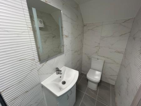 1 bedroom Studio flat to let in High Street, Staffordshire, Burton upon Trent, DE14