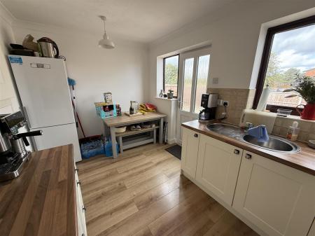 2 bedroom Town house for sale in Cedar Road, Castle Gresley, Swadlincote