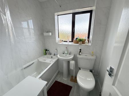 2 bedroom Town house for sale in Cedar Road, Castle Gresley, Swadlincote