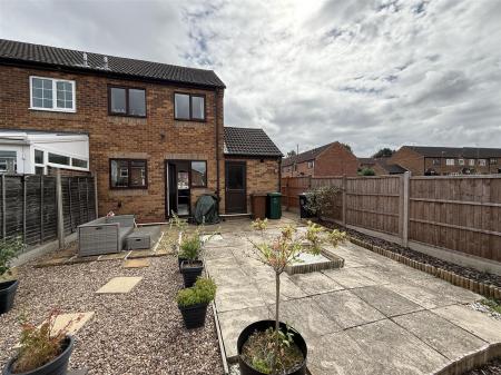 2 bedroom Town house for sale in Cedar Road, Castle Gresley, Swadlincote