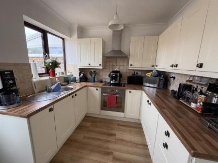 2 bedroom Town house for sale in Cedar Road, Castle Gresley, Swadlincote