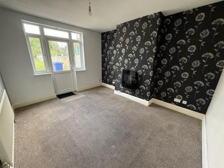3 bedroom Semi-detached house to let in Belvedere Road, Staffordshire, Burton upon Trent, DE13