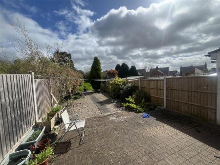 3 bedroom Semi-detached house for sale in Calais Road, Burton-On-Trent