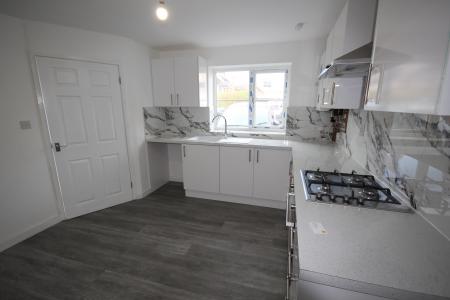 3 bedroom Semi-detached house to let in Bretlands Way, Staffordshire, Burton upon Trent, DE15