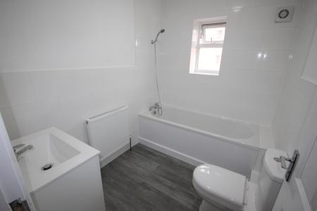 3 bedroom Semi-detached house to let in Bretlands Way, Staffordshire, Burton upon Trent, DE15