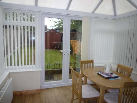 2 bedroom House to let in Cottage Close, Swadlincote, DE11