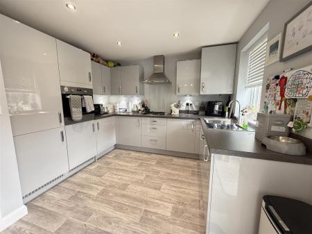3 bedroom End of terrace house for sale in King Lane, Burton-On-Trent