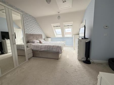 3 bedroom End of terrace house for sale in King Lane, Burton-On-Trent