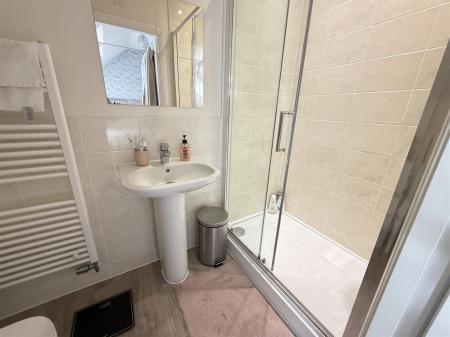 3 bedroom End of terrace house for sale in King Lane, Burton-On-Trent