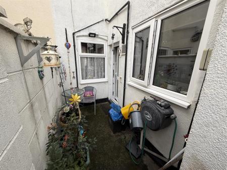 3 bedroom Terraced House for sale in Thornley Street, Burton-On-Trent