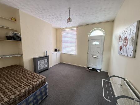 2 bedroom Terraced House to let in Napier Street, Staffordshire, Burton upon Trent, DE14