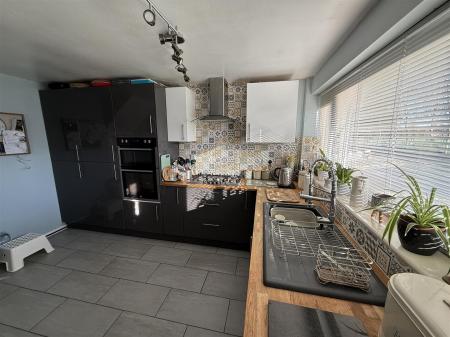 4 bedroom Semi-detached house for sale in Clays Lane, Branston, Burton on Trent