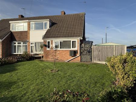 4 bedroom Semi-detached house for sale in Clays Lane, Branston, Burton on Trent