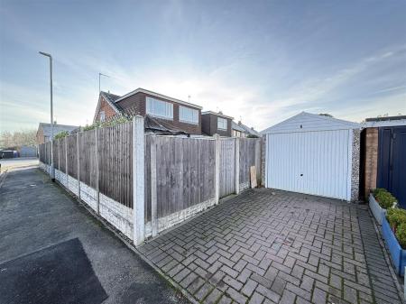 4 bedroom Semi-detached house for sale in Clays Lane, Branston, Burton on Trent