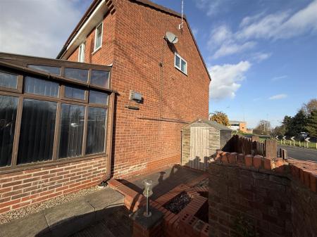 2 bedroom Town house for sale in Barley Close, Burton-On-Trent