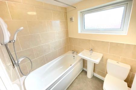 2 bedroom Semi-detached house to let in Barley Close, Stretton, DE14