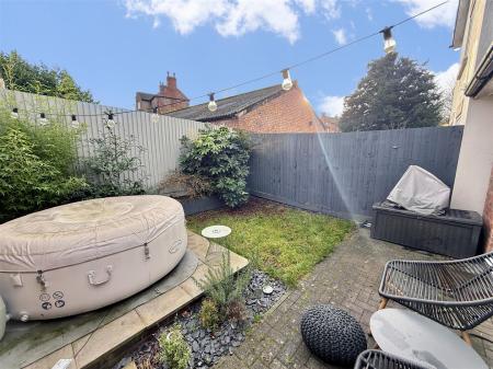 2 bedroom End of terrace house for sale in Castlegate, Tutbury, Burton-On-Trent