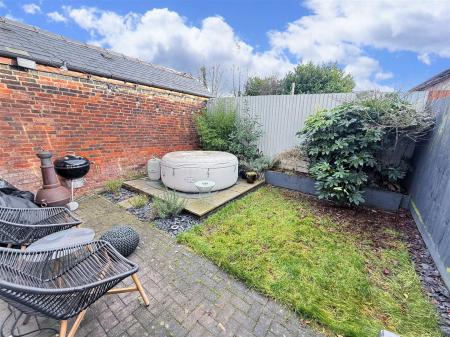 2 bedroom End of terrace house for sale in Castlegate, Tutbury, Burton-On-Trent