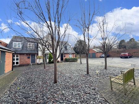 2 bedroom End of terrace house for sale in Castlegate, Tutbury, Burton-On-Trent