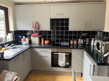 2 bedroom House to let in The Shieling, Hatton, DE65