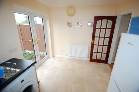 2 bedroom House to let in Seymour Avenue, Stretton, DE14