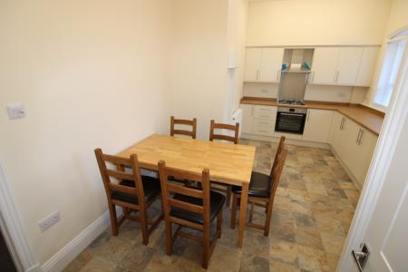 1 bedroom House share to let in High Street, Burton upon Trent, DE14