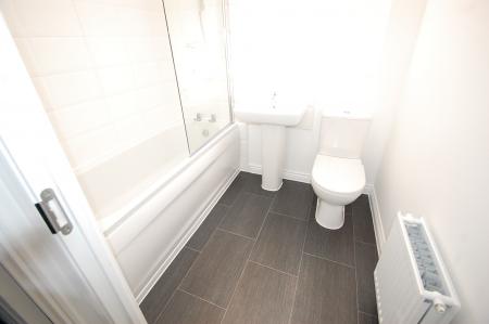 2 bedroom Apartment to let in Windmill Close, Woodville, DE11