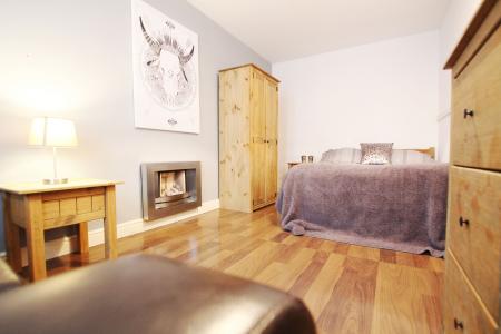 1 bedroom House share to let in Rockcliffe Close, Church Gresley, DE11