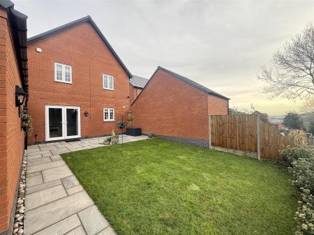 4 bedroom Detached house for sale in Fern Tree Walk, Off Forest Road, Burton On Trent
