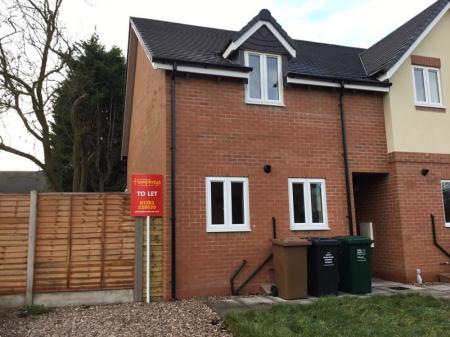 2 bedroom House to let in Renshaw Drive, Newhall, DE11