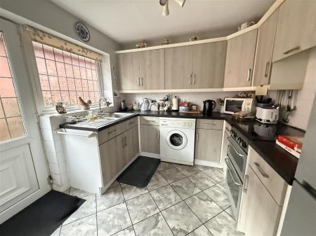 2 bedroom Detached bungalow for sale in Chatsworth Drive, Tutbury