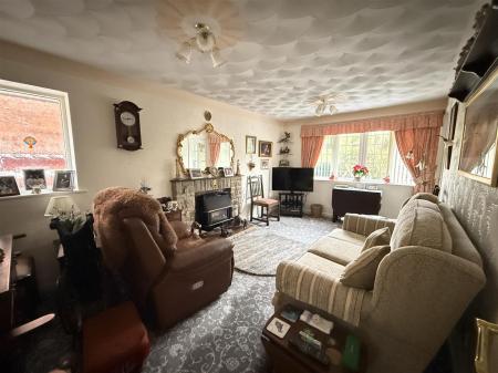 2 bedroom Detached bungalow for sale in Chatsworth Drive, Tutbury