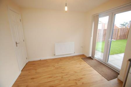 3 bedroom Detached house to let in Sutton Crescent, Barton-under-Needwood, DE13