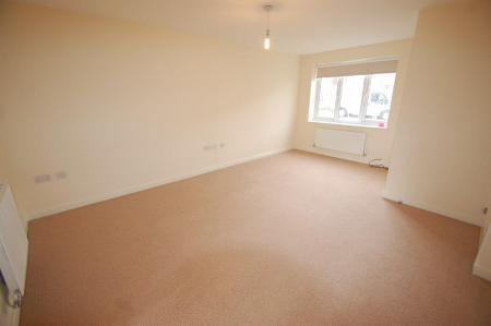 3 bedroom Detached house to let in Sutton Crescent, Barton-under-Needwood, DE13