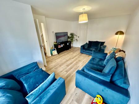 3 bedroom Detached house to let in Sutton Crescent, Barton-under-Needwood, DE13