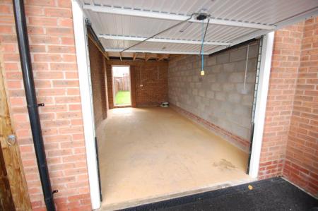 3 bedroom Detached house to let in Sutton Crescent, Barton-under-Needwood, DE13