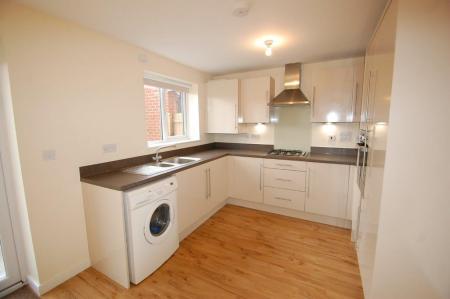3 bedroom Detached house to let in Sutton Crescent, Barton-under-Needwood, DE13